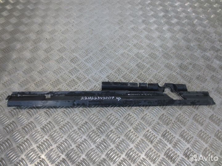 Накладка торпедо нижняя правая Mercedes-Benz A9406