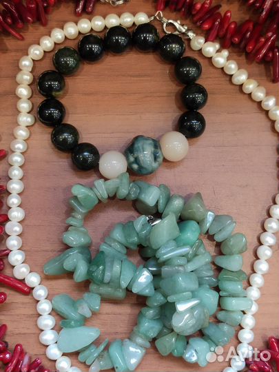 Пакетом бусы и браслет натуральные камни