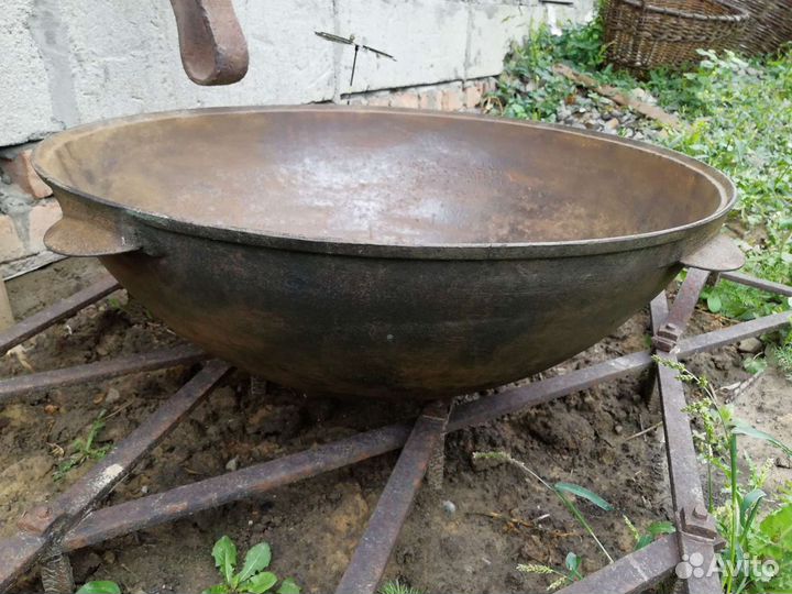 Казан старинный чугун. касли. клеймо. 40л