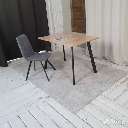 Письменный стол Ник Дуб 110*70 см. Черные ножки