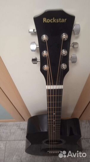 Акустическая гитара