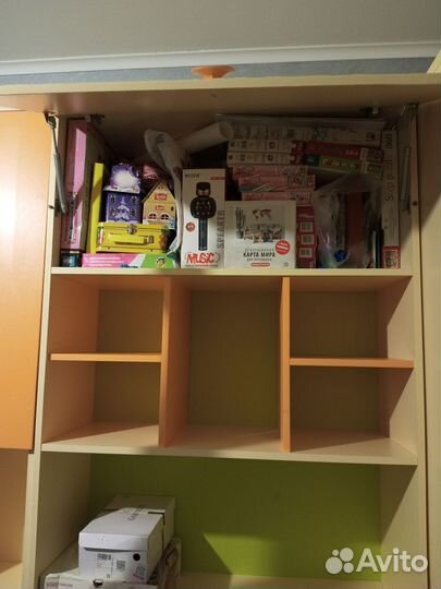 Угловой шкаф + стол, в детскую