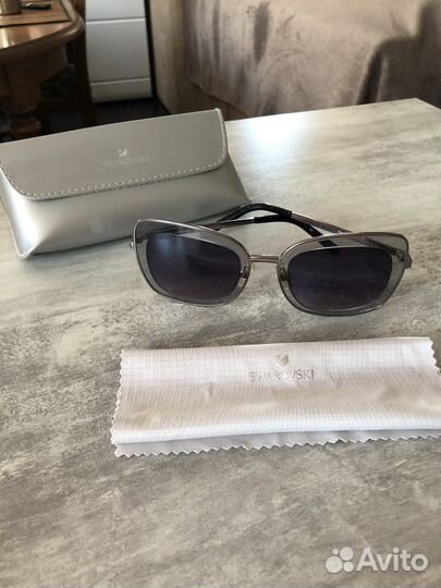 Очки солнцезащитные Swarovski