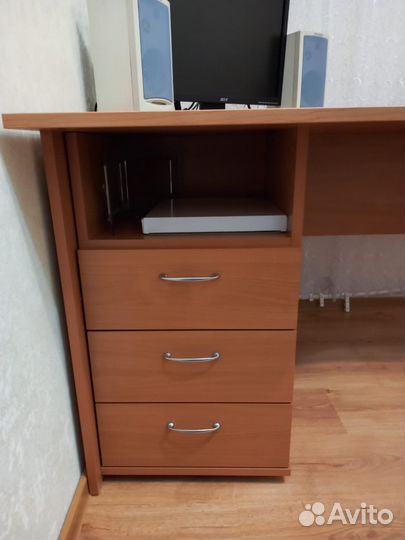 Письменный стол