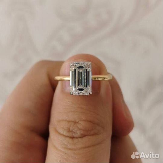 Золотое кольцо с бриллиантом 2.20 карат багет