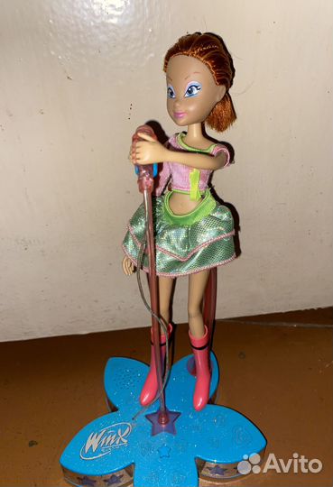 Кукла winx Блум на сцене