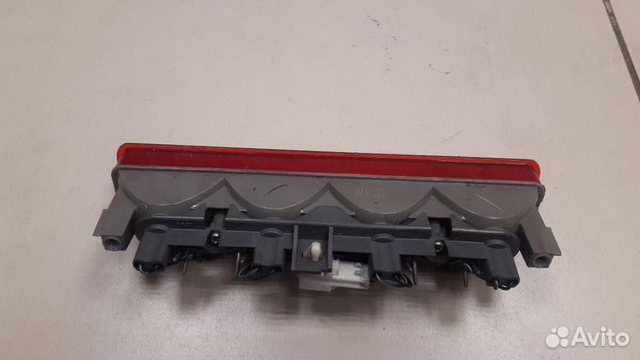 Фонарь задний(стопсигнал) в дверь багажника