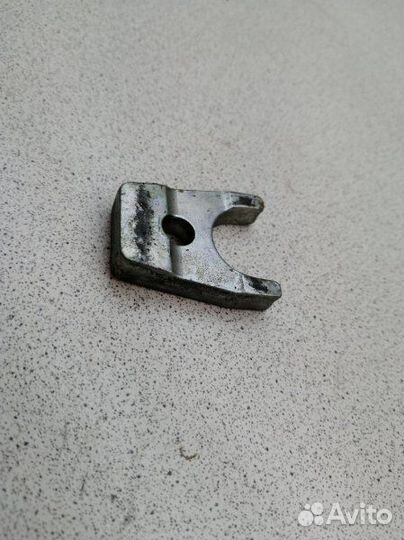 Кронштейн Mitsubishi Diamante F31A 6G73