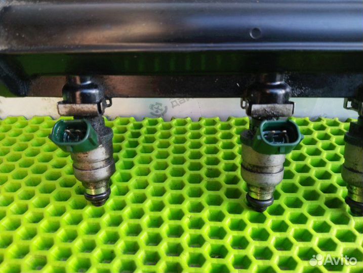 Топливная рейка с форсунками Skoda Octavia A4 1.6