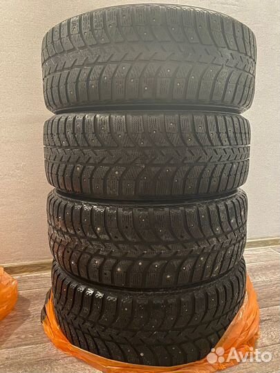 Bridgestone Ice Cruiser 5000 215/60 R16 95T