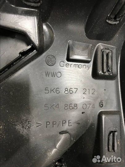 Обшивка двери задней правой Volkswagen Golf