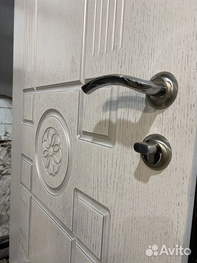 Дверные ручки для входной двери