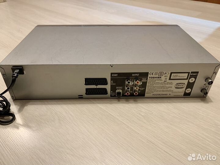 DVD / VHS плеер Toshiba (combo)