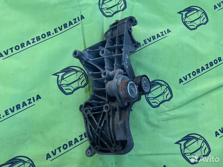 Кронштейн генератора Renault Logan 2