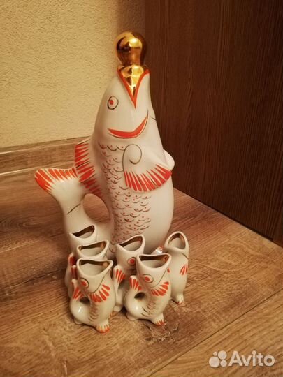 Графин с рюмками 