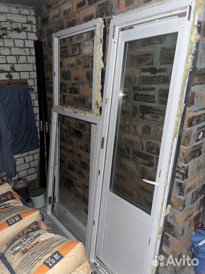 Оконный блок в сборе, дверь пластиковая, окно