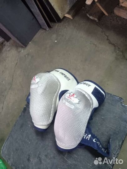 Хоккейные наколенники и налокотники