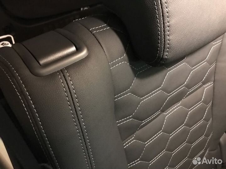 Чехлы на Mitsubishi Outlander 3