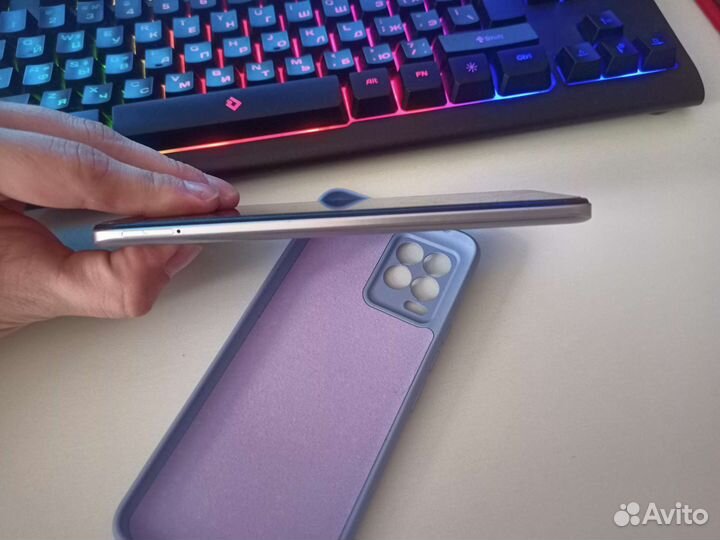 Телефон realme 8