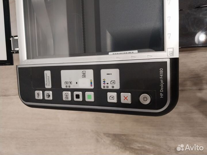 Цветной струйный принтер с сканером hp