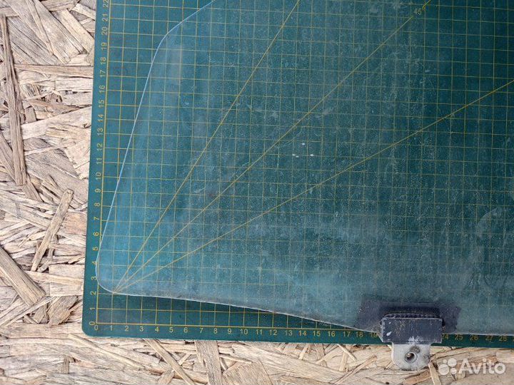 Стекло переднее левое Toyota Corolla E90 лифтбек