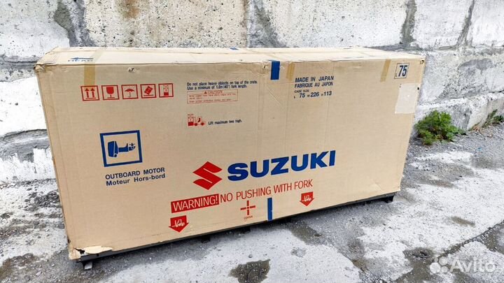 Мотор лодочный Suzuki DF200ATX белый в Москве