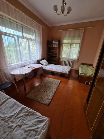 Комната 30 м² в 2-к., 1/2 эт.