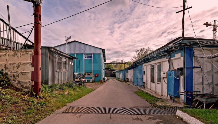 Производственные помещения на большом участке земл