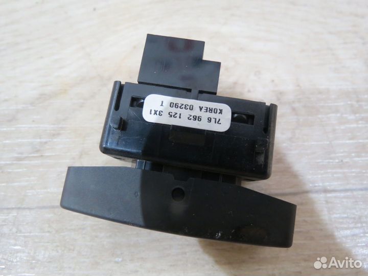 Кнопка центрального замка Volkswagen Touareg