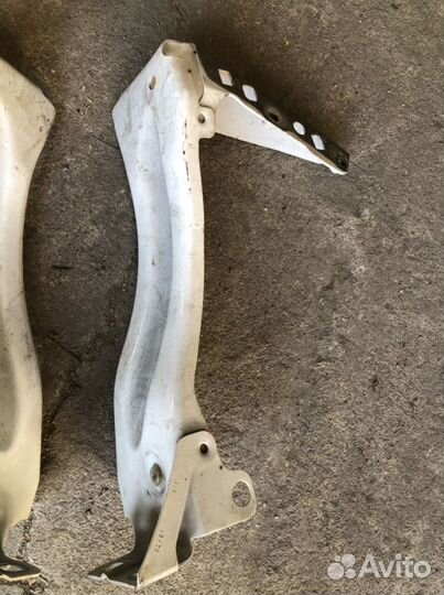 Кронштейн крыла передний audi tt 8j оригинал