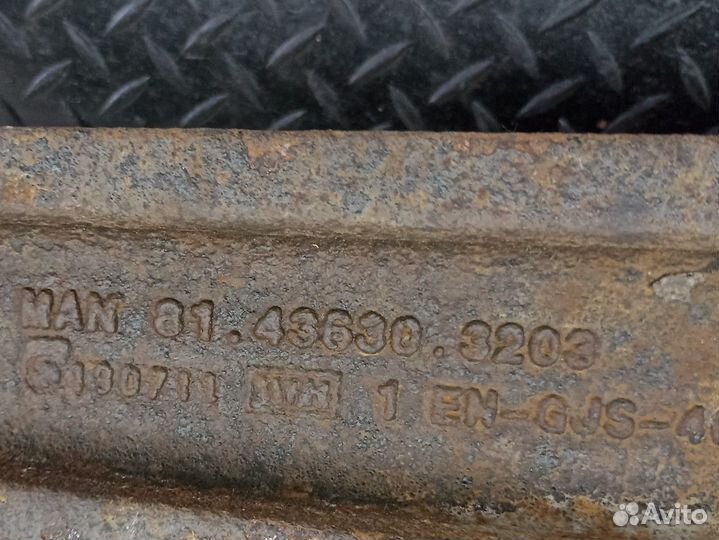 81436303203 Кронштейн пневморессоры левый