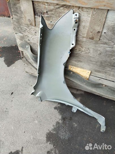 Крыло тайота Премио 2012