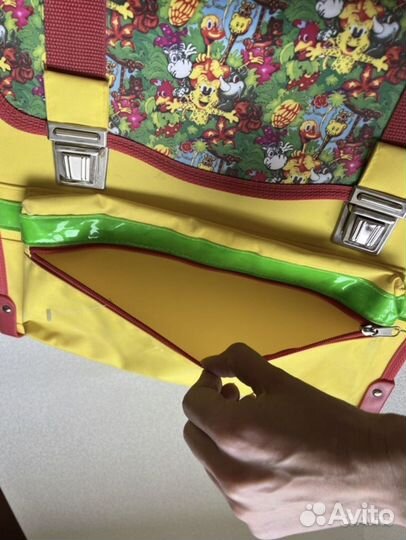 Ранец школьныйиз пластика