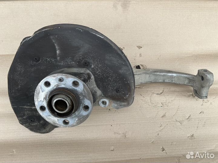 Кулак поворотный левый Audi A6 (C7) 2011-2014