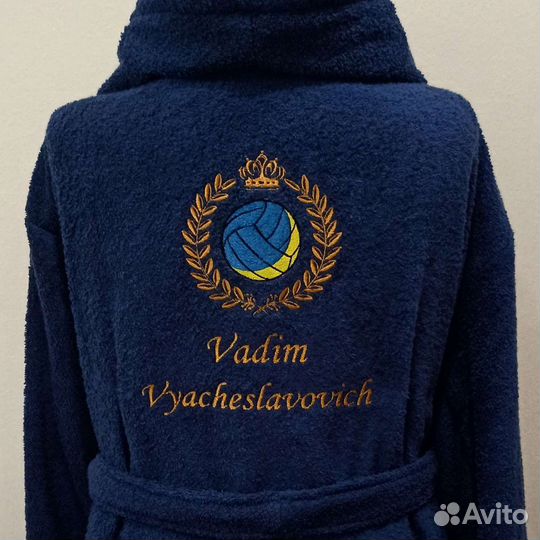 Махровый халат с вышивкой