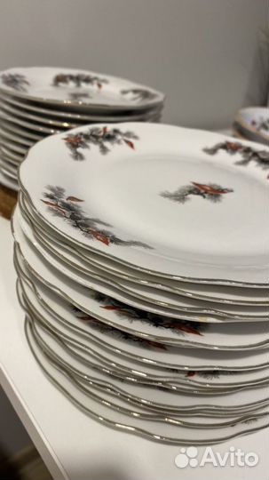 Столовый набор тарелок сервиз