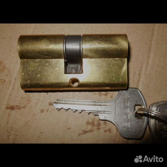 Цилиндровый механизм Замок ключи