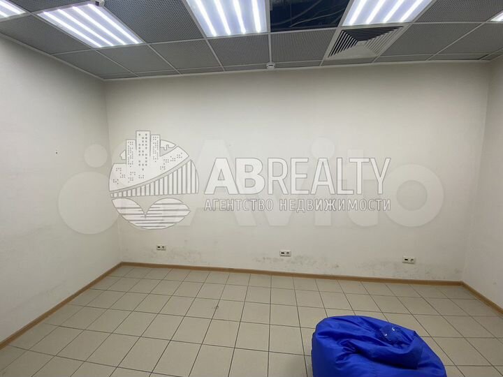 Офис 196.1 м² на высоком этаже