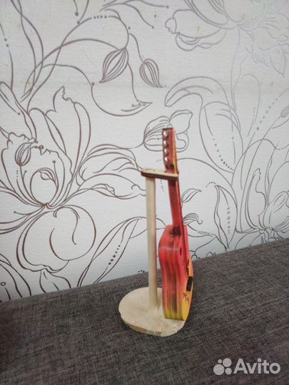 Гитара сувенирная