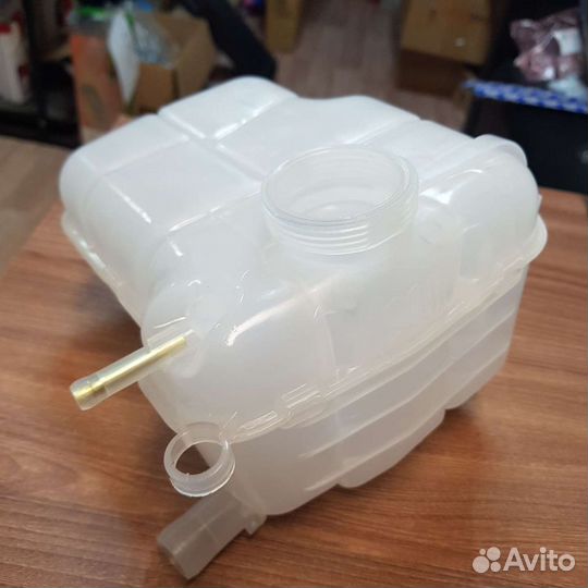 Бачок расширительный Chevrolet Cruze, Opel Astra J