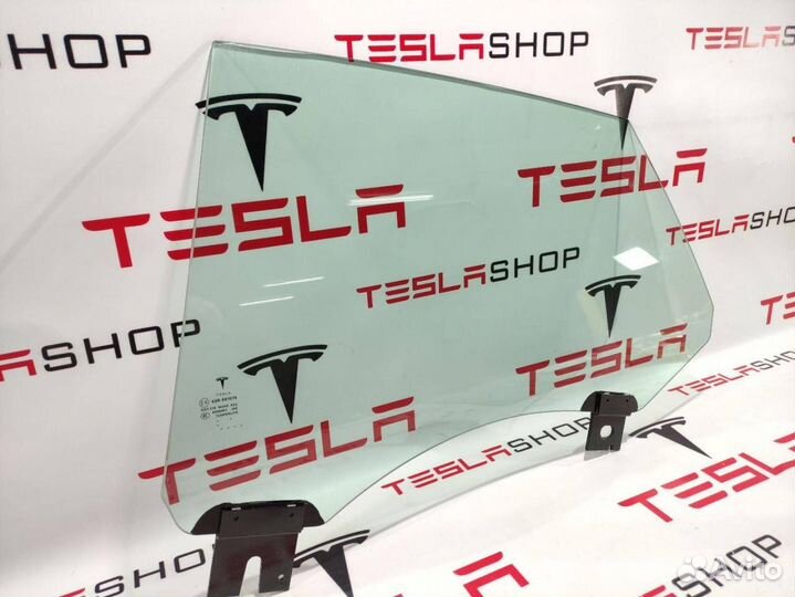 Стекло двери задней левой Tesla Model S 2015