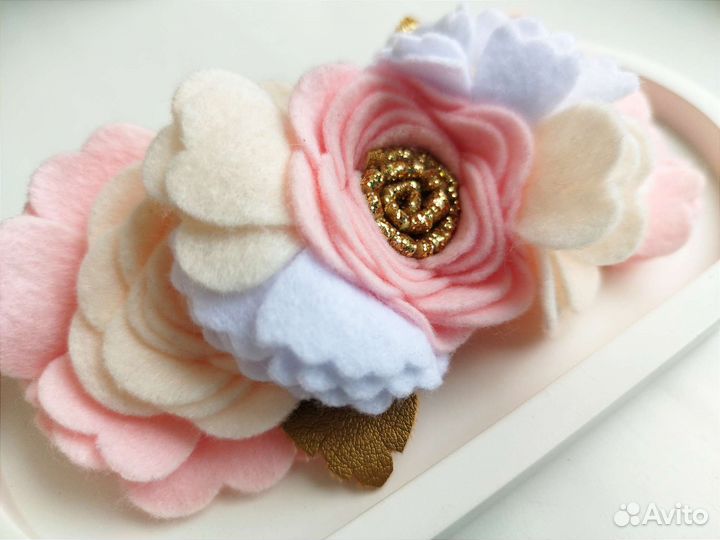 Нежный ободок повязка с фетровыми цветами