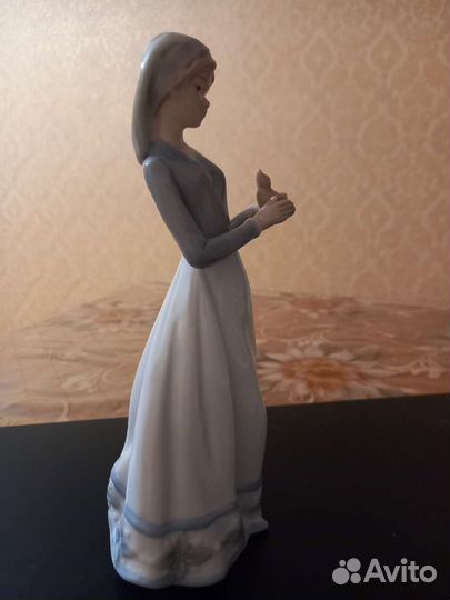 Статуэтка фарфор 