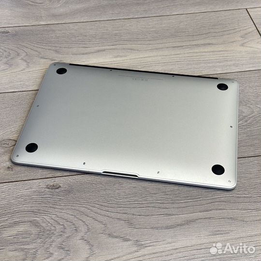 Apple MacBook Air 13 дюймов 2017 i5 / 8 / 128 SSD