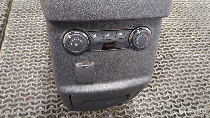 Консоль салона Ford Explorer, 2014