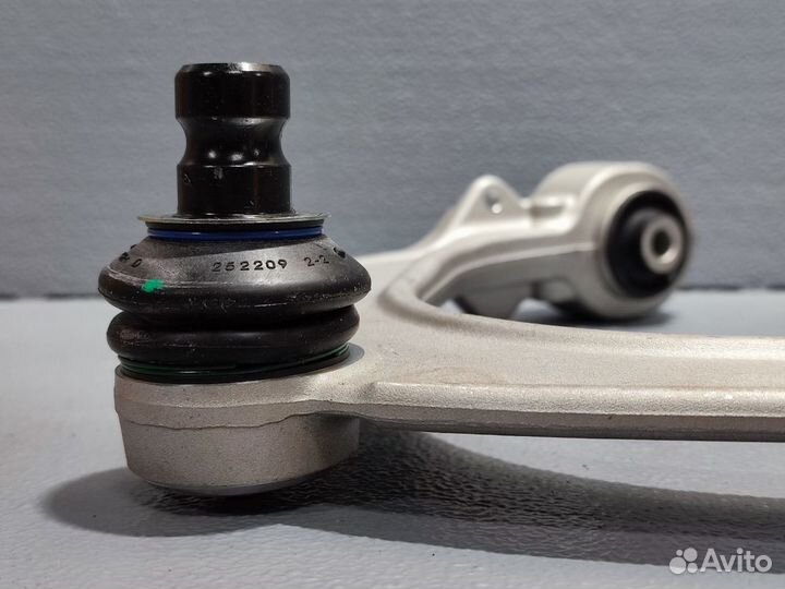 Рычаг поперечный верхний правый BMW