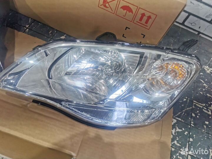 Фара новая Ссанг Енг Актион нью 2010-13