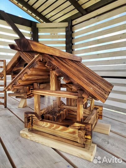 Кормушка для белок и птиц