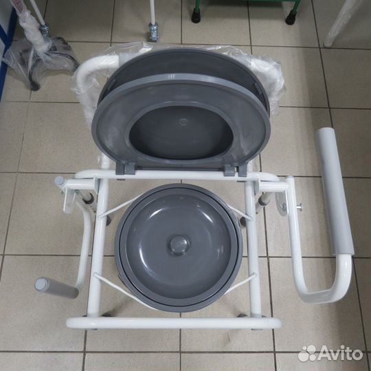 Кресло-туалет обычное и с подлокотниками