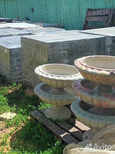 Садовые вазоны